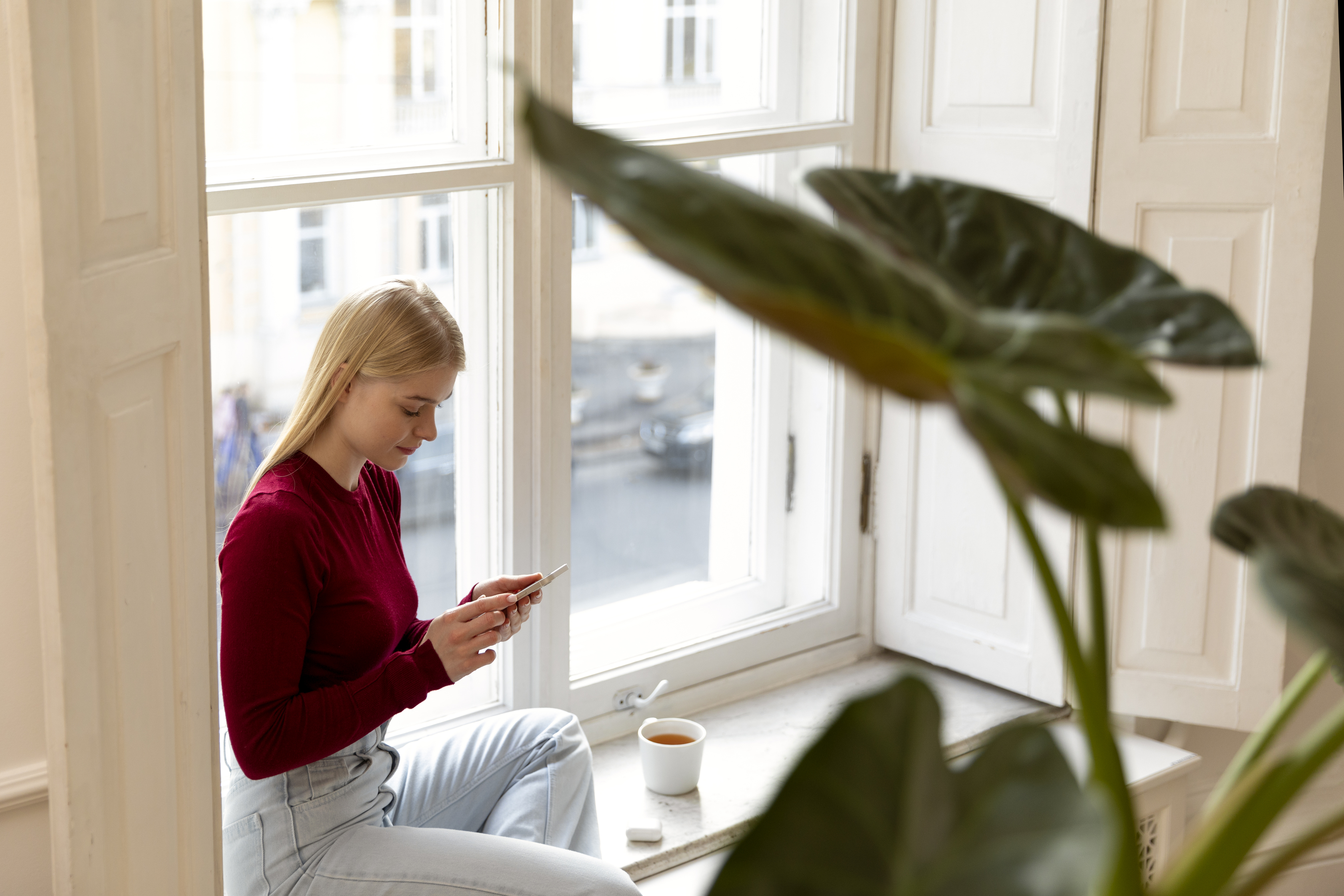 medium-shot-woman-holding-device.jpg